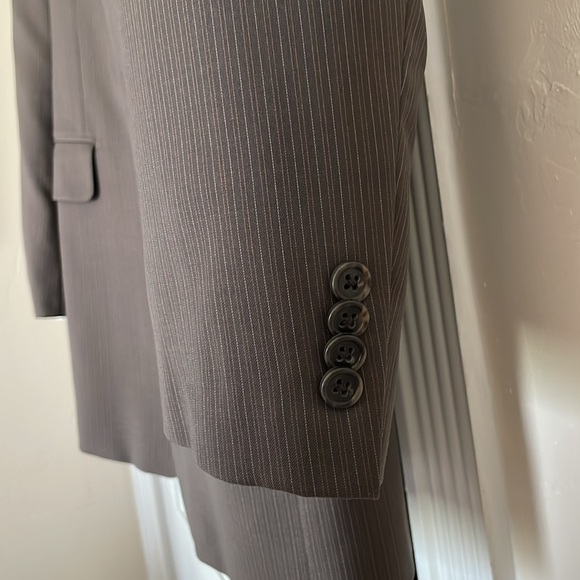 Michael Kors men’s pinstripe suit. Perfect condition. Worn less than five times. - Picture 5 of 12